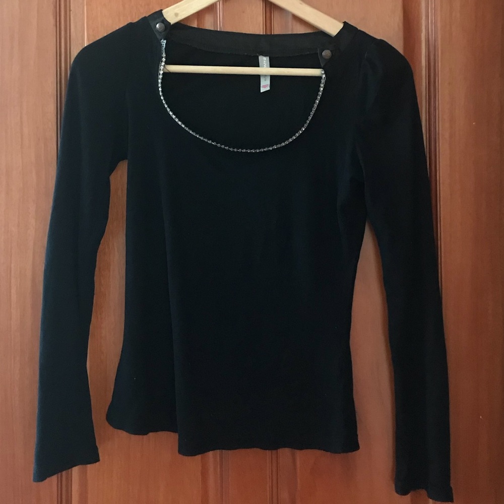 Super cute black top